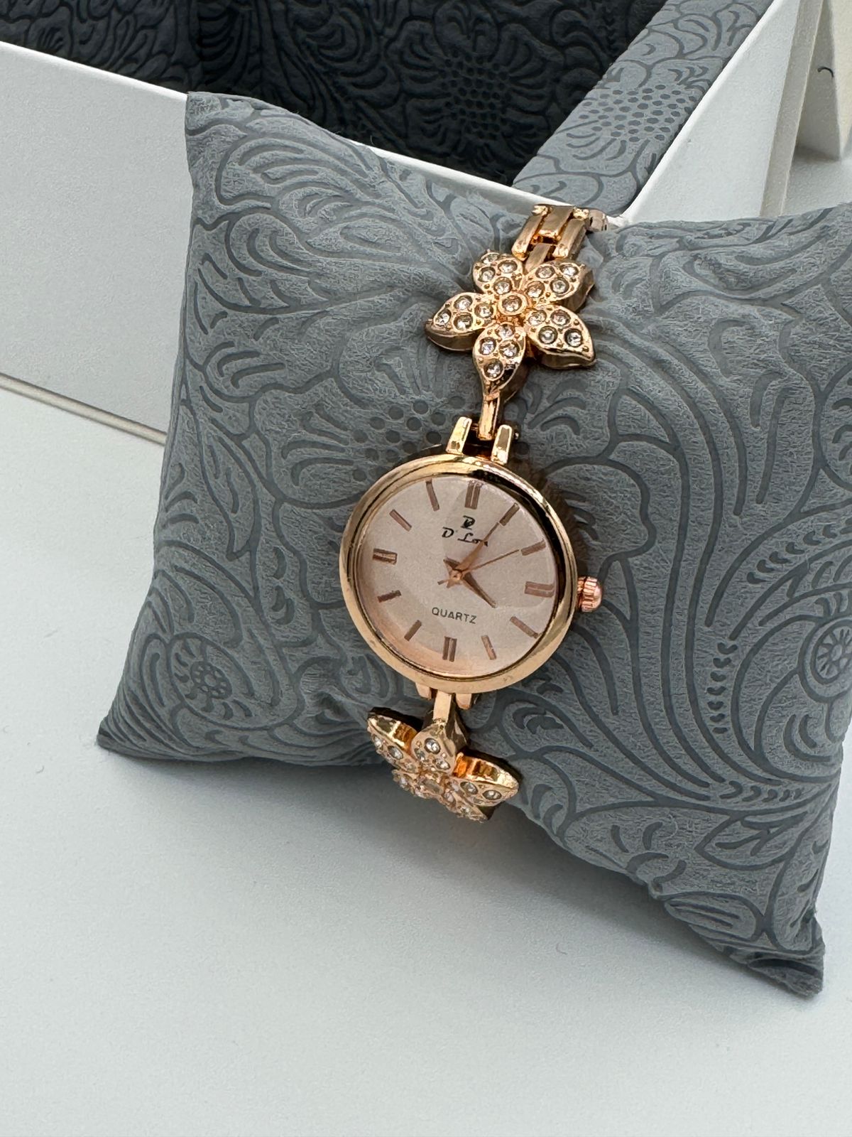 D.Lon BK16 Women's Quartz Watch