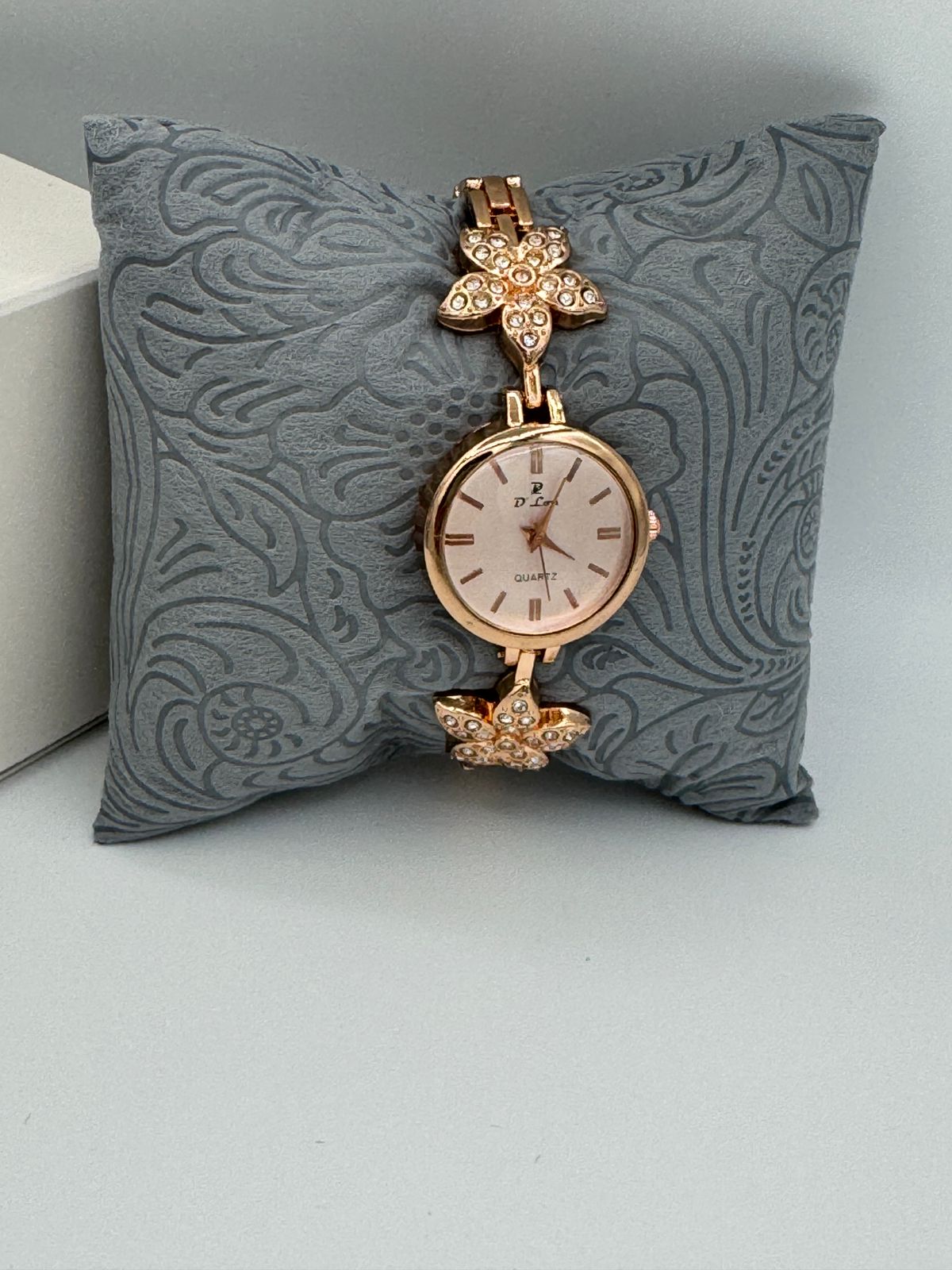 D.Lon BK16 Women's Quartz Watch