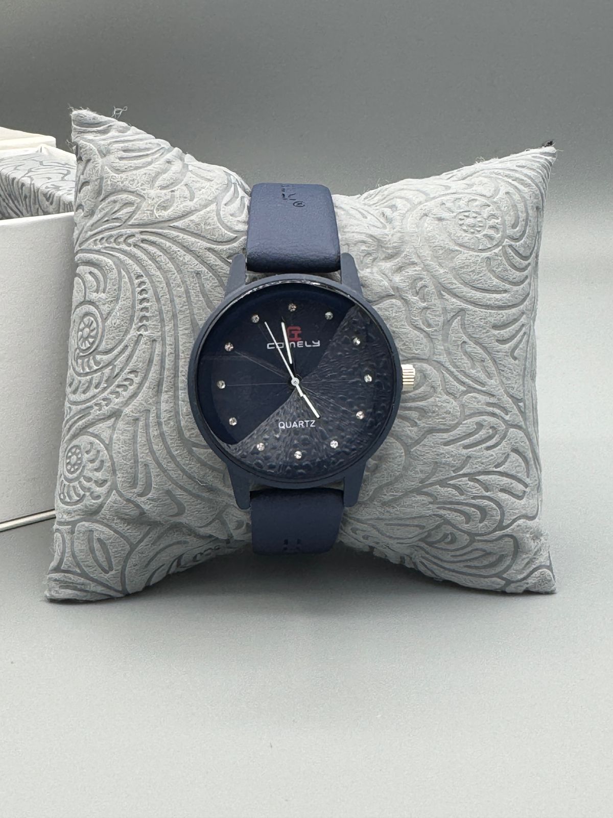 COMELY CL-8862 Women's Quartz Leather Watch