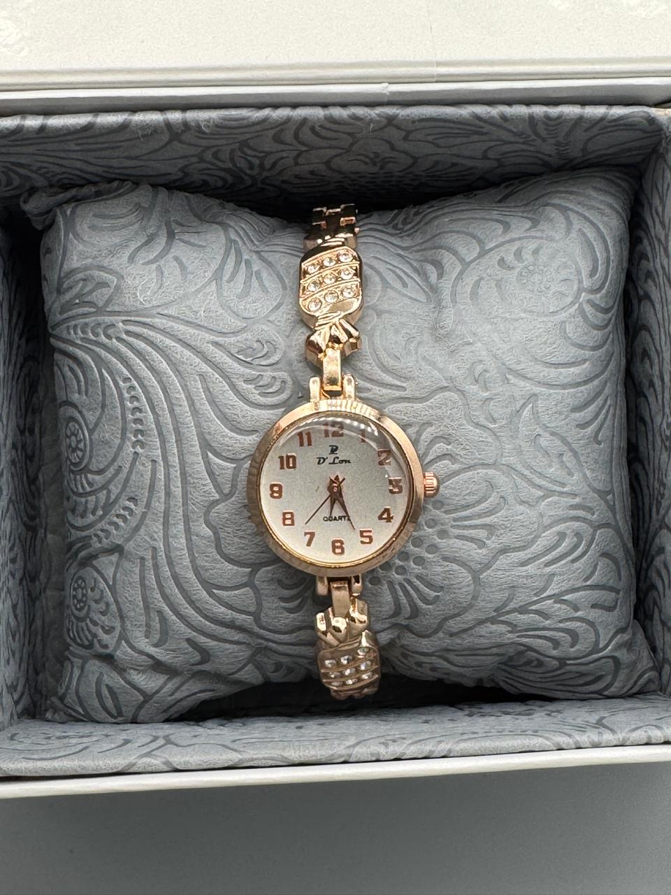D.Lon F8 Women's Quartz Watch